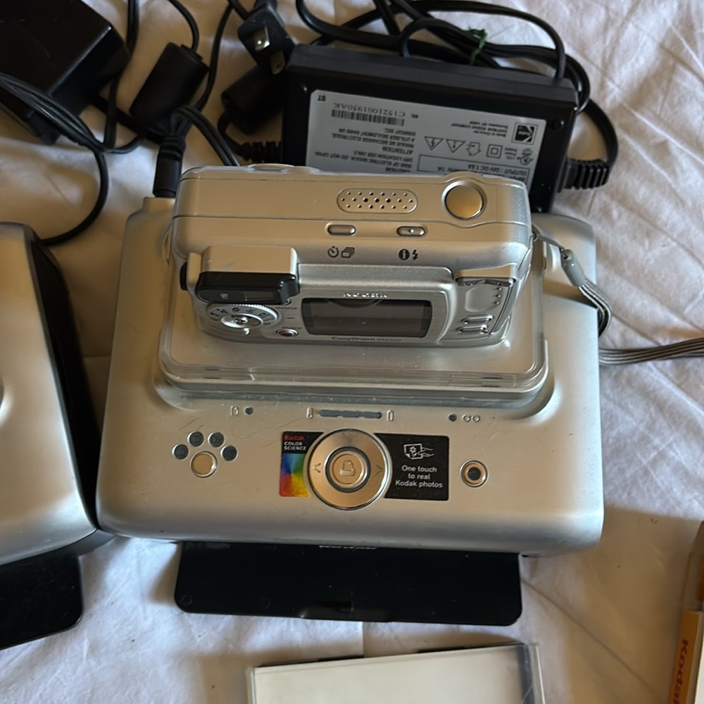 Kodak EasyShare with lots of accessories - Picture 3 of 3